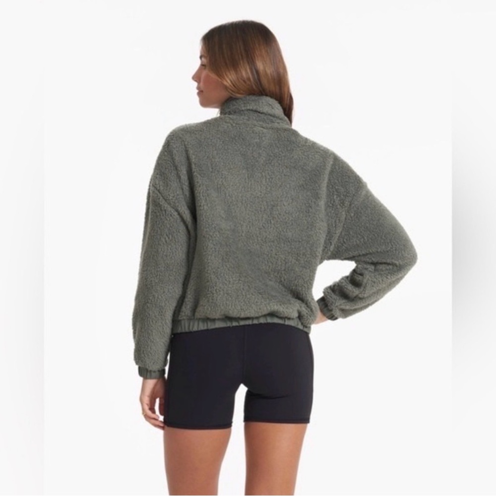 Vuori Women’s Sherpa Jacket in Dusty Pine - Picture 3 of 7